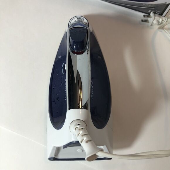 Black+Decker Black &‎ Decker Traditional Iron Corded Xpress Steam Smart IRO8X B4 - Picture 3 of 12